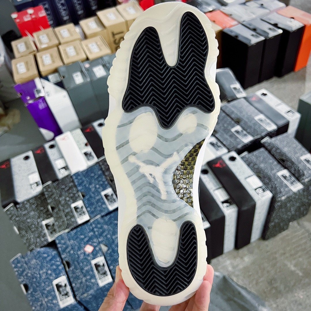 NIKE Air Jordan 11()