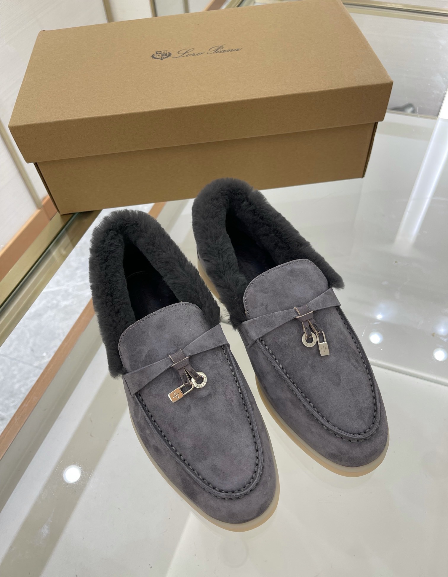 Women L*oro P*iana Top Loafer ()