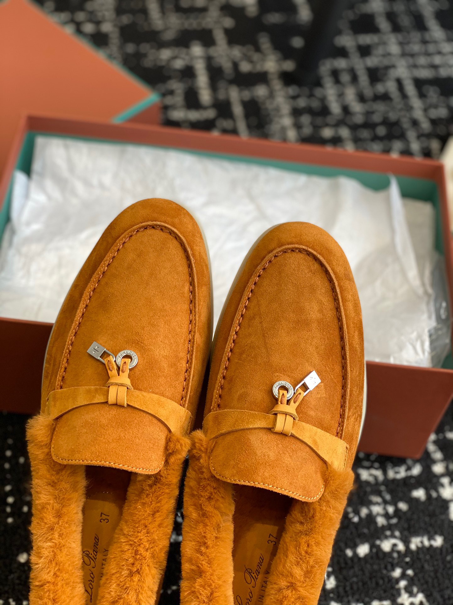 Women L*oro P*iana Top Loafer ()