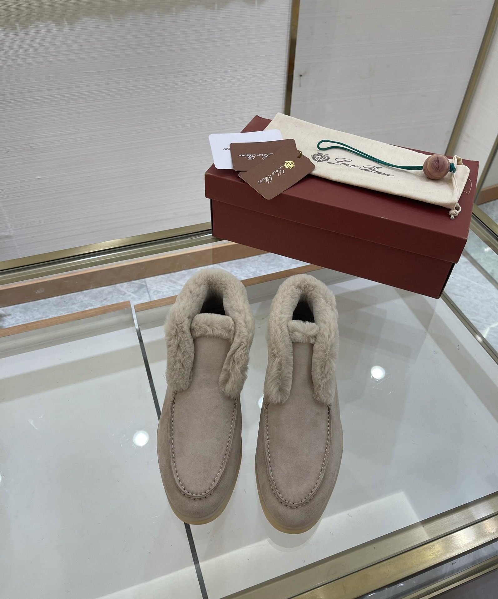 Women L*oro P*iana Top Loafer ()