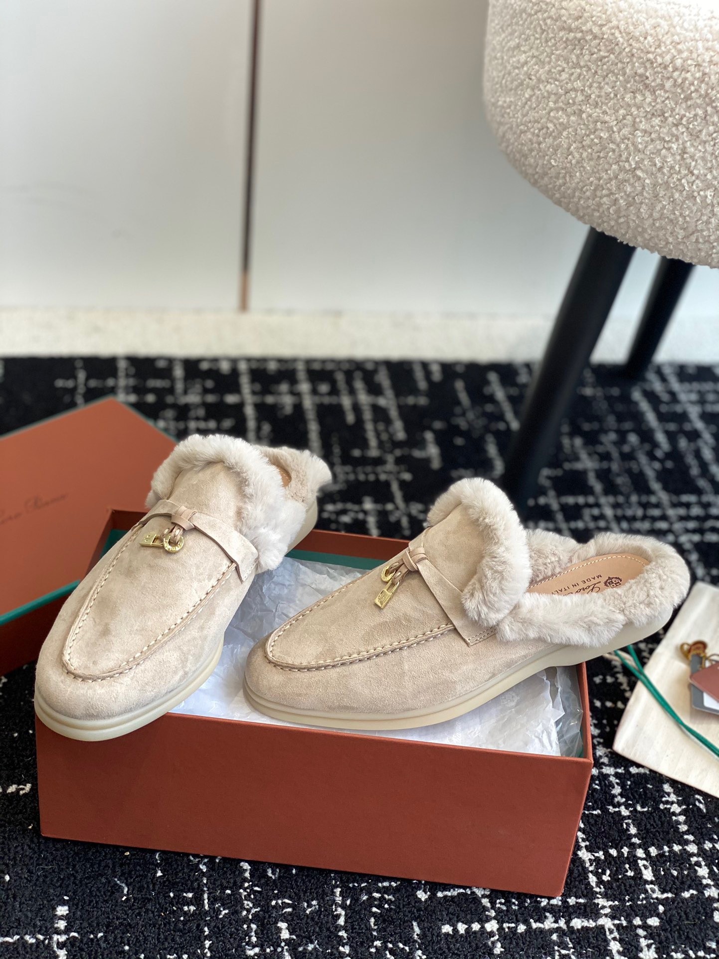 Women L*oro P*iana Top Loafer ()