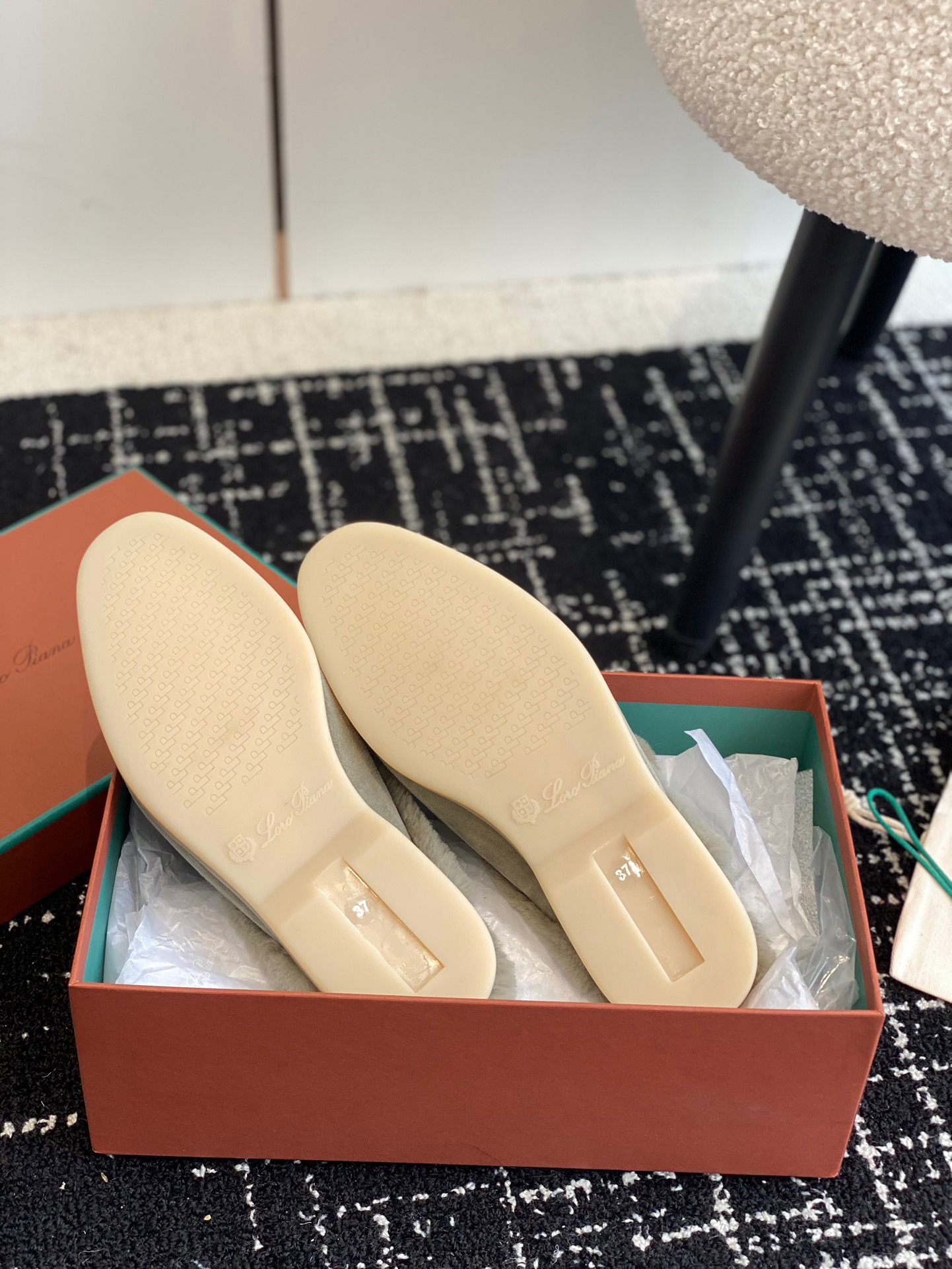 Women L*oro P*iana Top Loafer ()