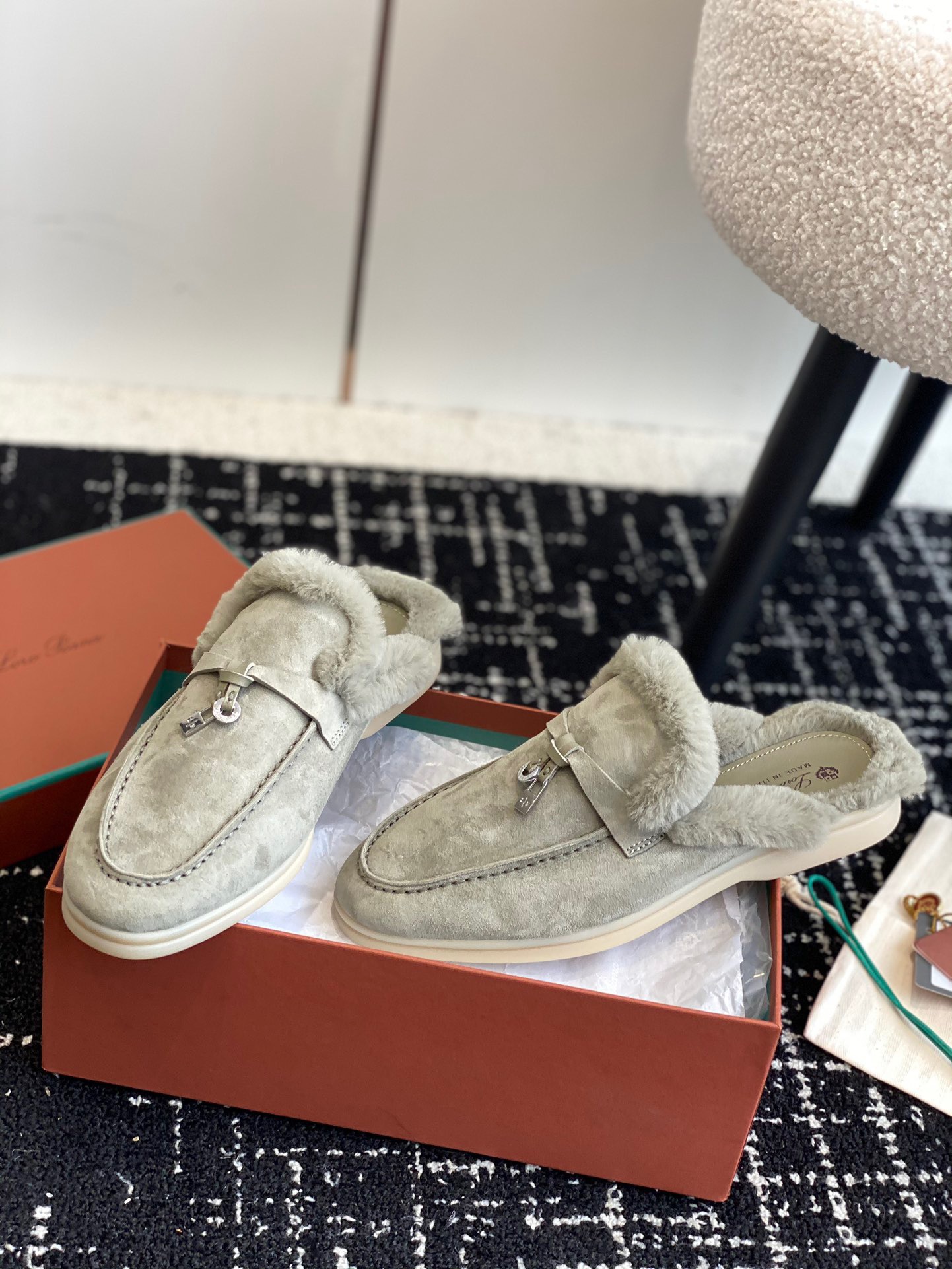 Women L*oro P*iana Top Loafer ()