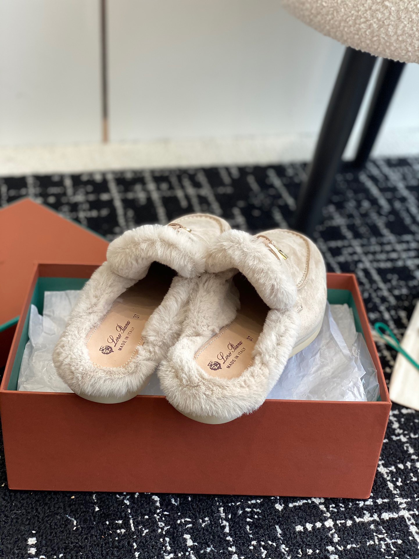 Women L*oro P*iana Top Loafer ()