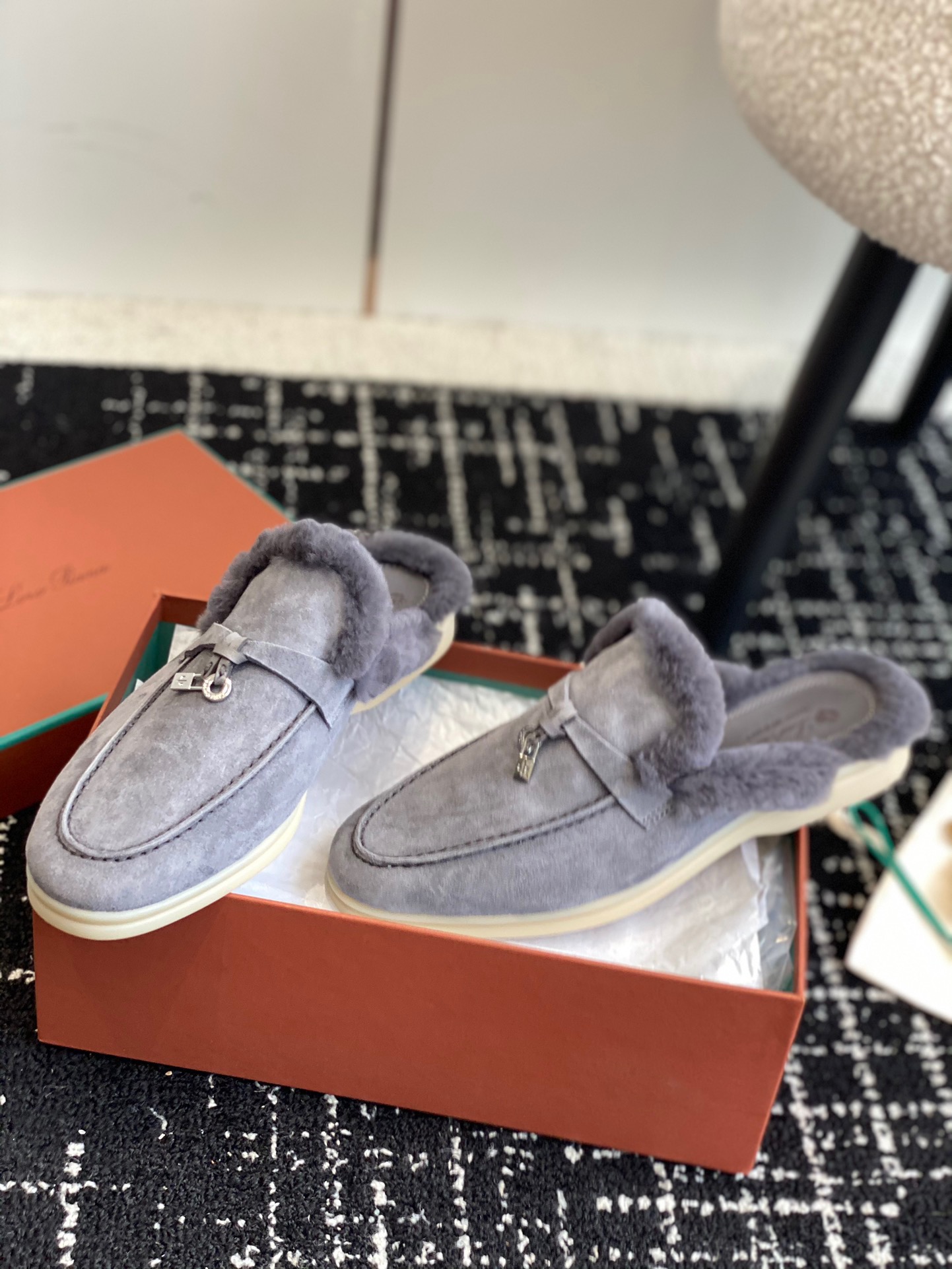 Women L*oro P*iana Top Loafer ()