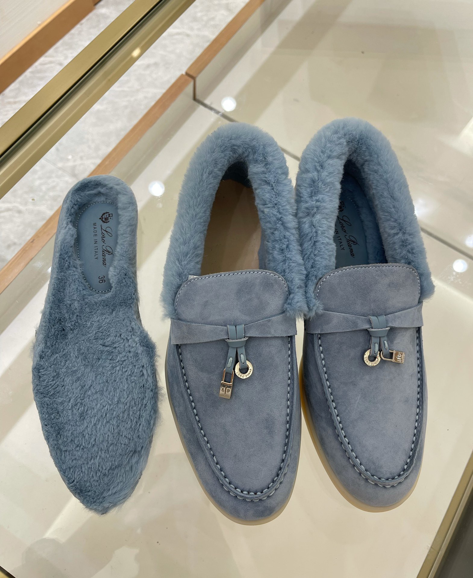 Women L*oro P*iana Top Loafer ()