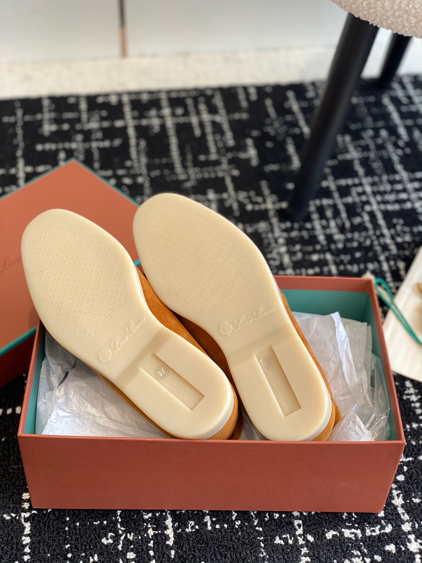 Women L*oro P*iana Top Loafer ()