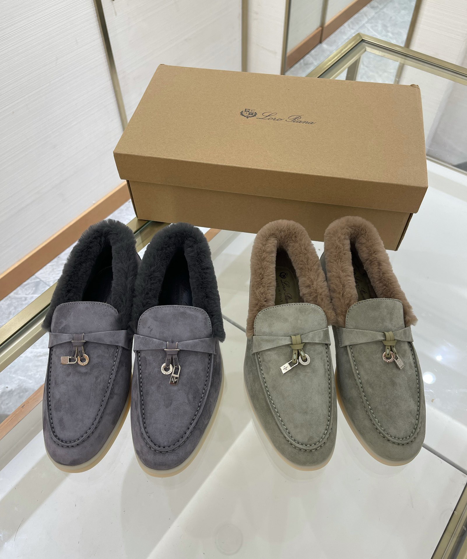 Women L*oro P*iana Top Loafer ()