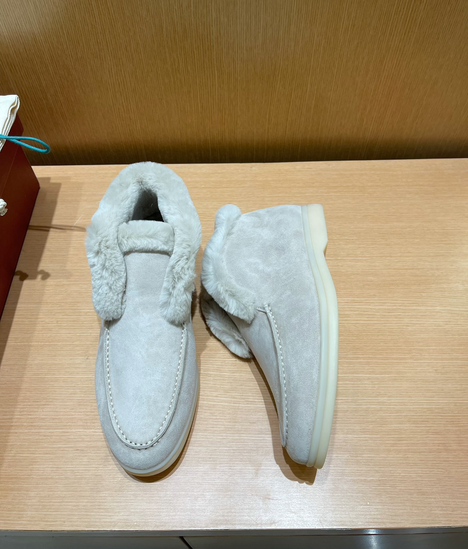 Women L*oro P*iana Top Loafer ()