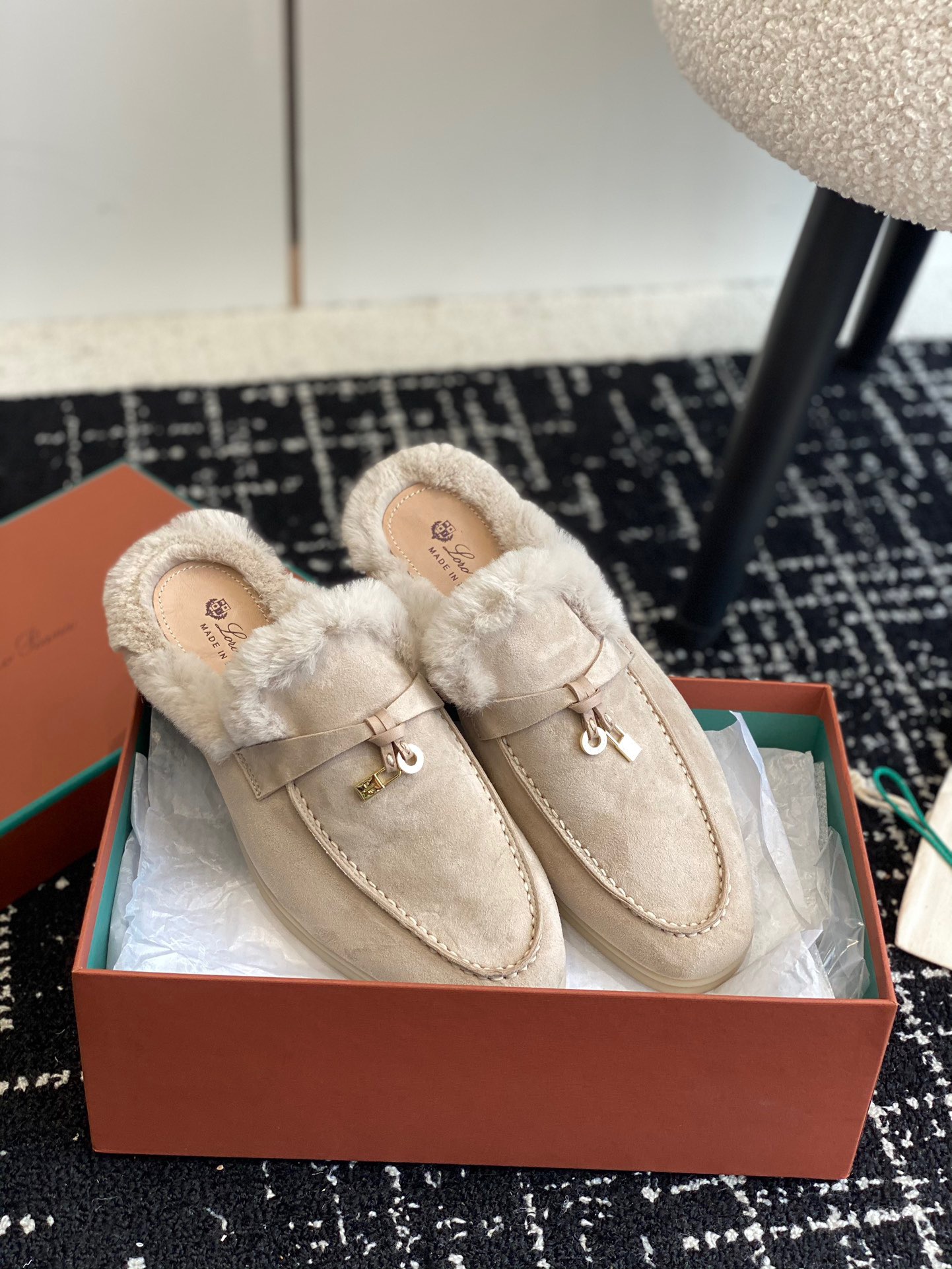 Women L*oro P*iana Top Loafer ()