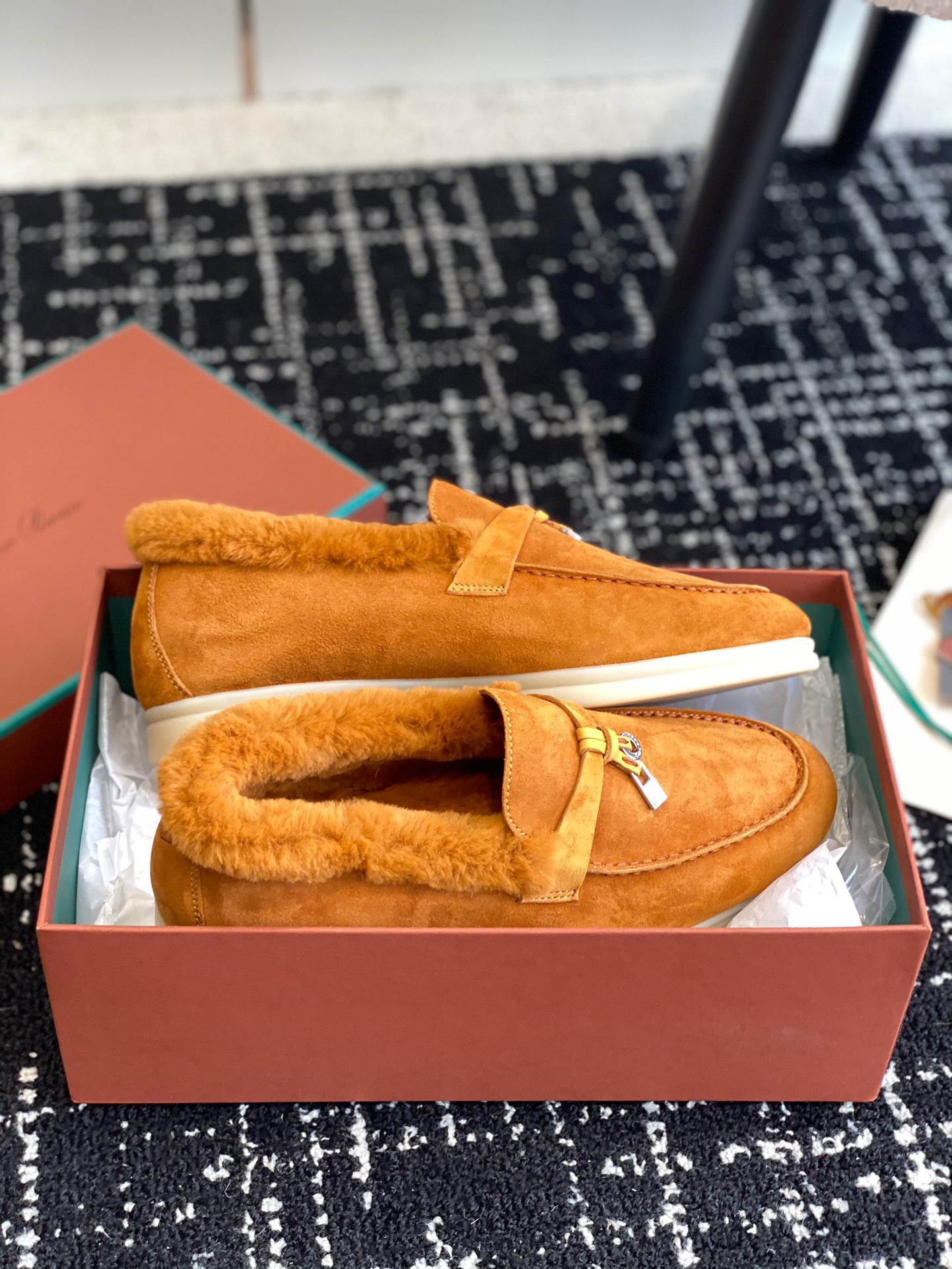 Women L*oro P*iana Top Loafer ()