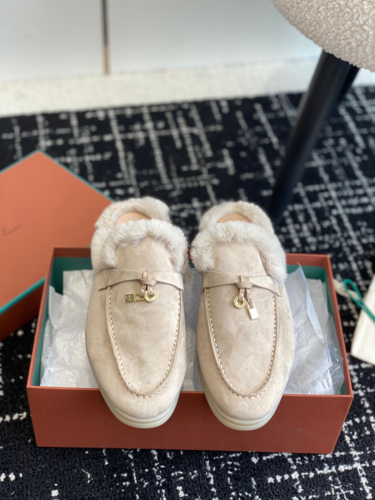 Women L*oro P*iana Top Loafer ()