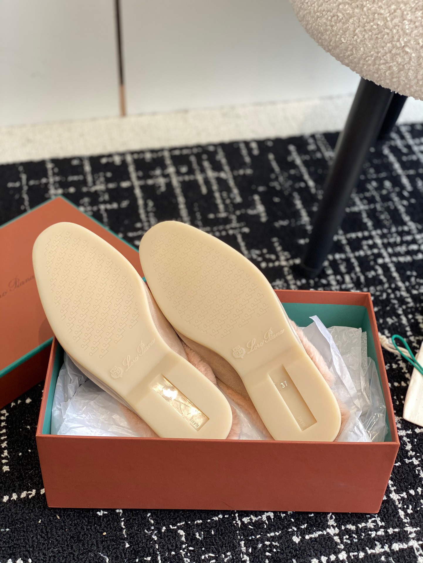 Women L*oro P*iana Top Loafer ()