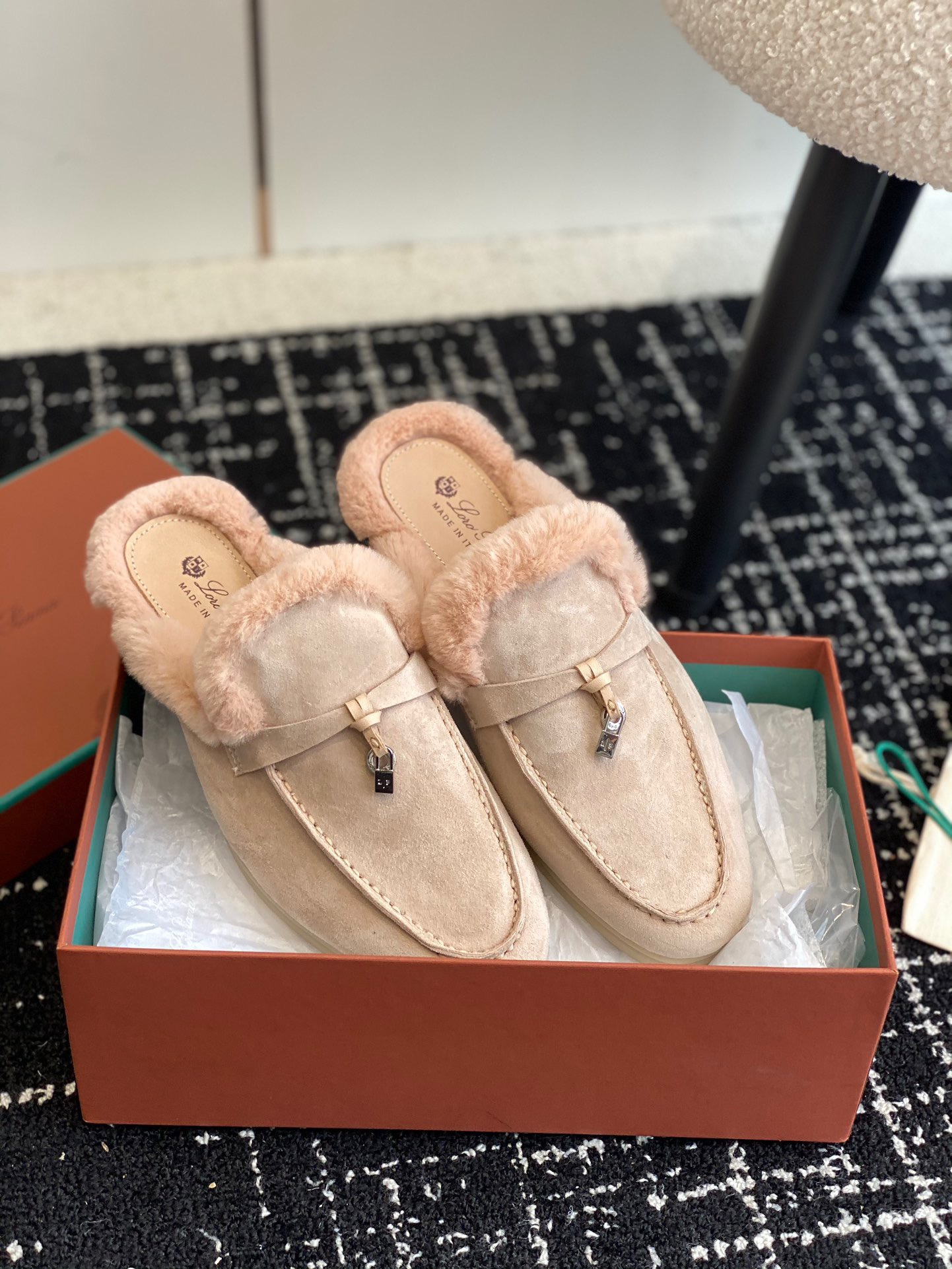 Women L*oro P*iana Top Loafer ()