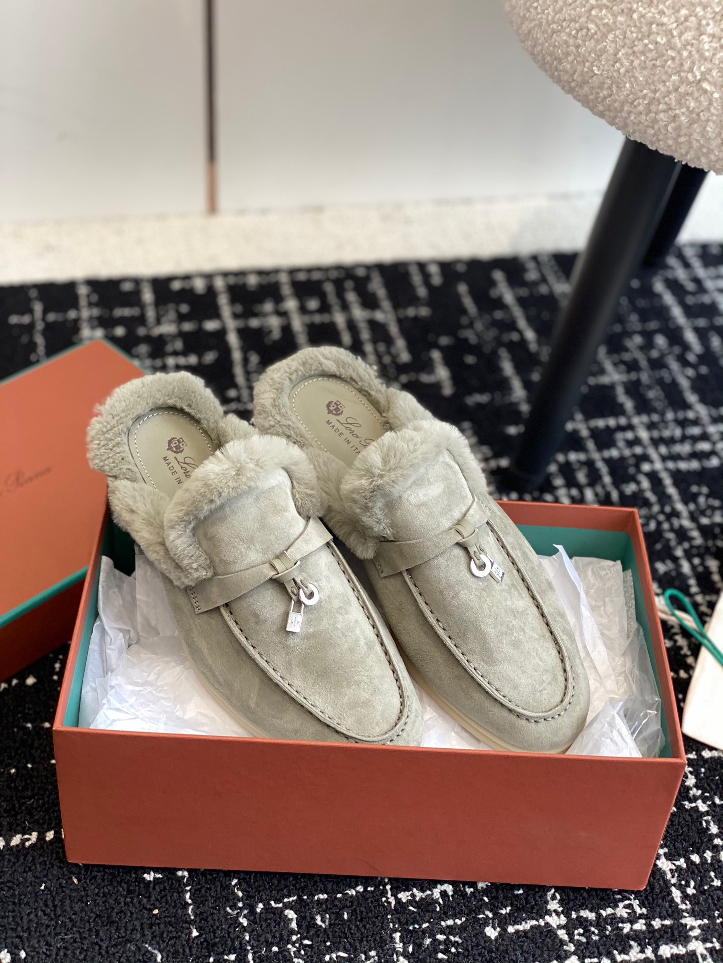 Women L*oro P*iana Top Loafer ()