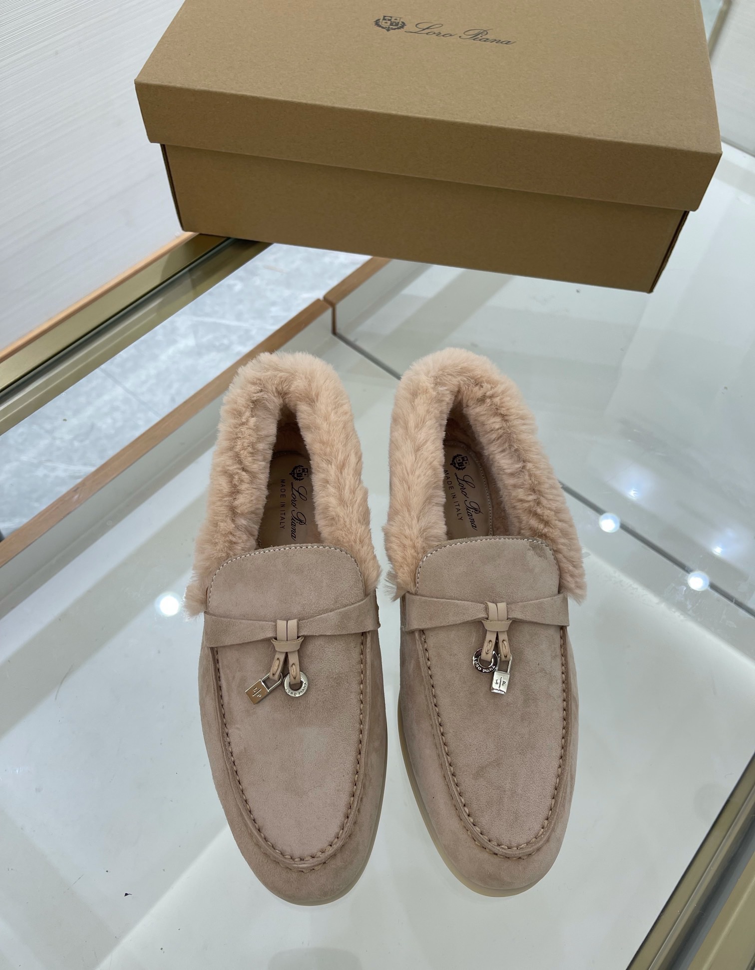 Women L*oro P*iana Top Loafer ()