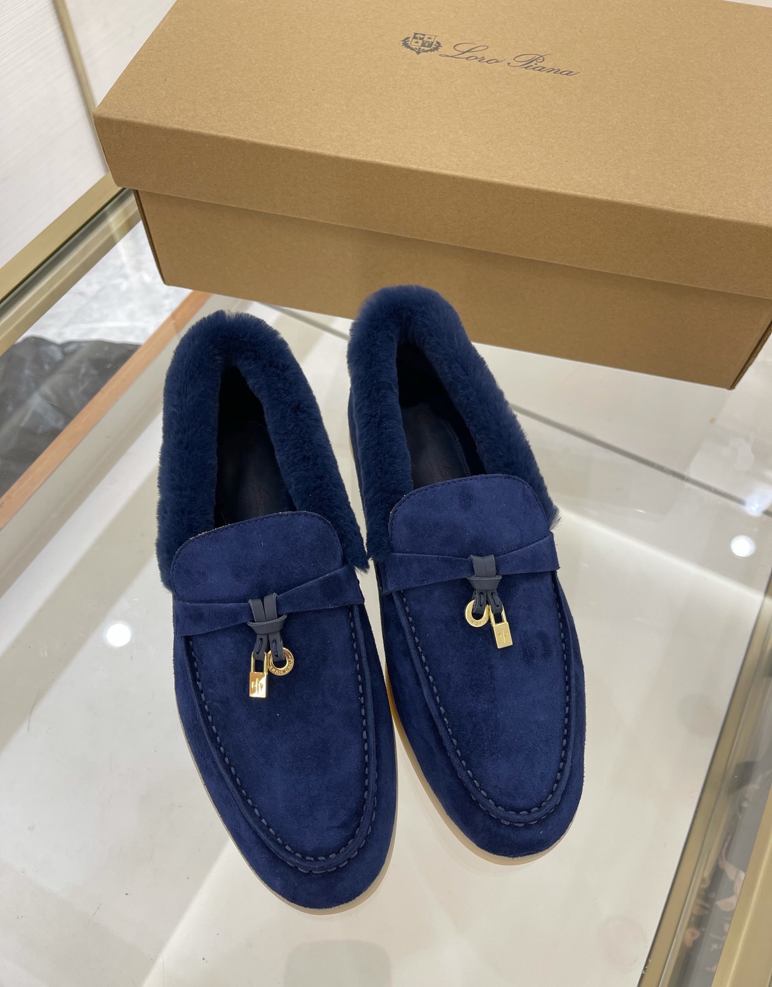 Women L*oro P*iana Top Loafer ()