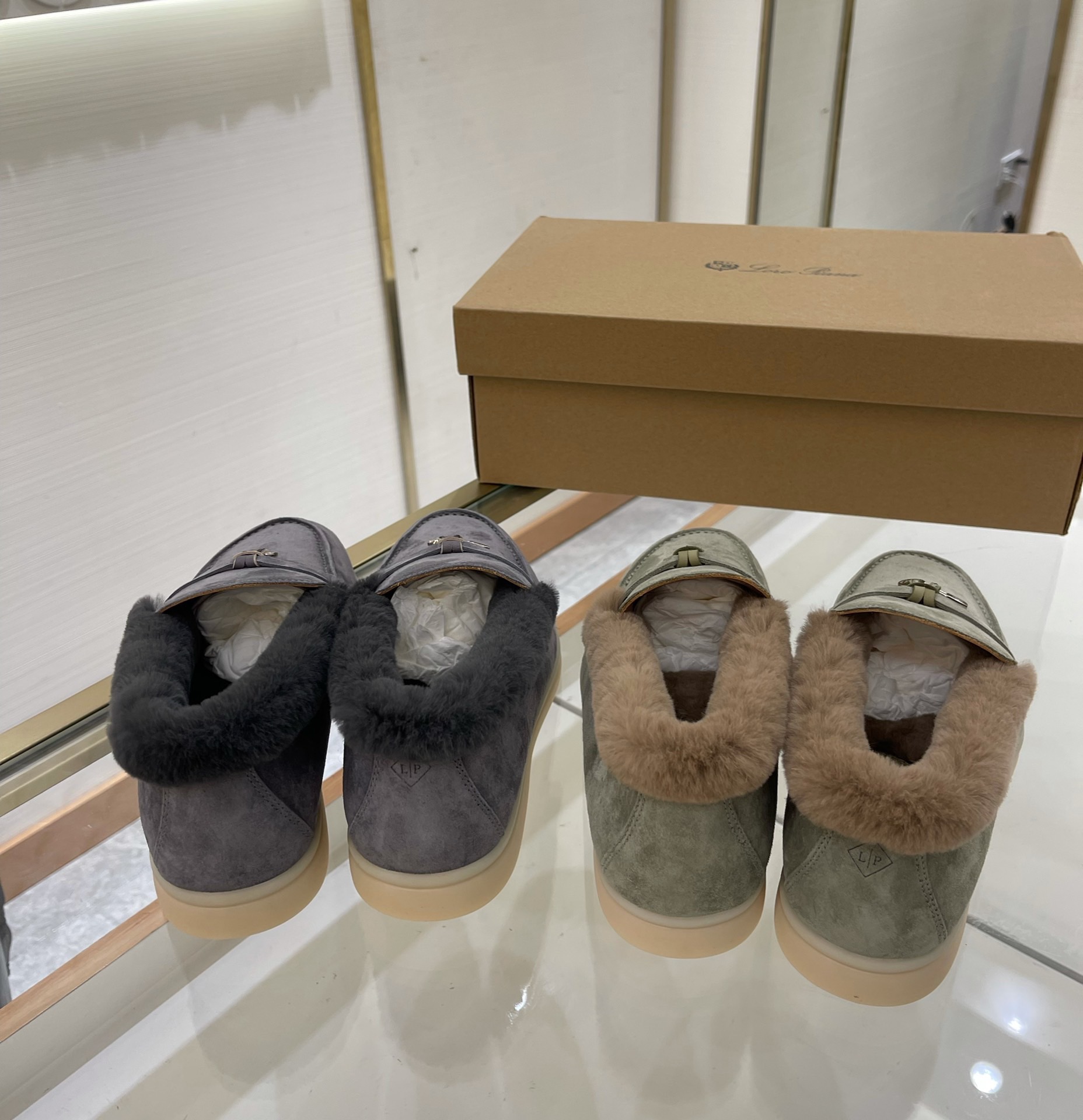 Women L*oro P*iana Top Loafer ()