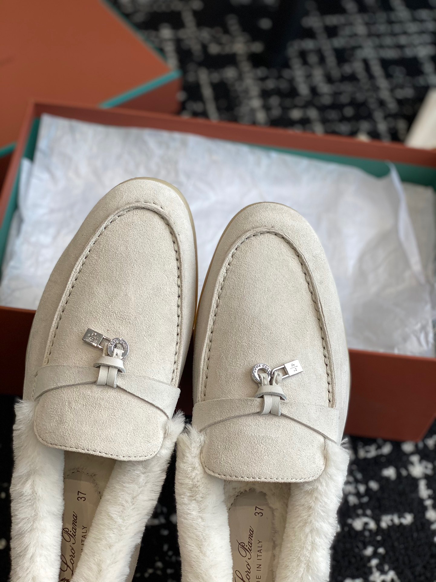 Women L*oro P*iana Top Loafer ()