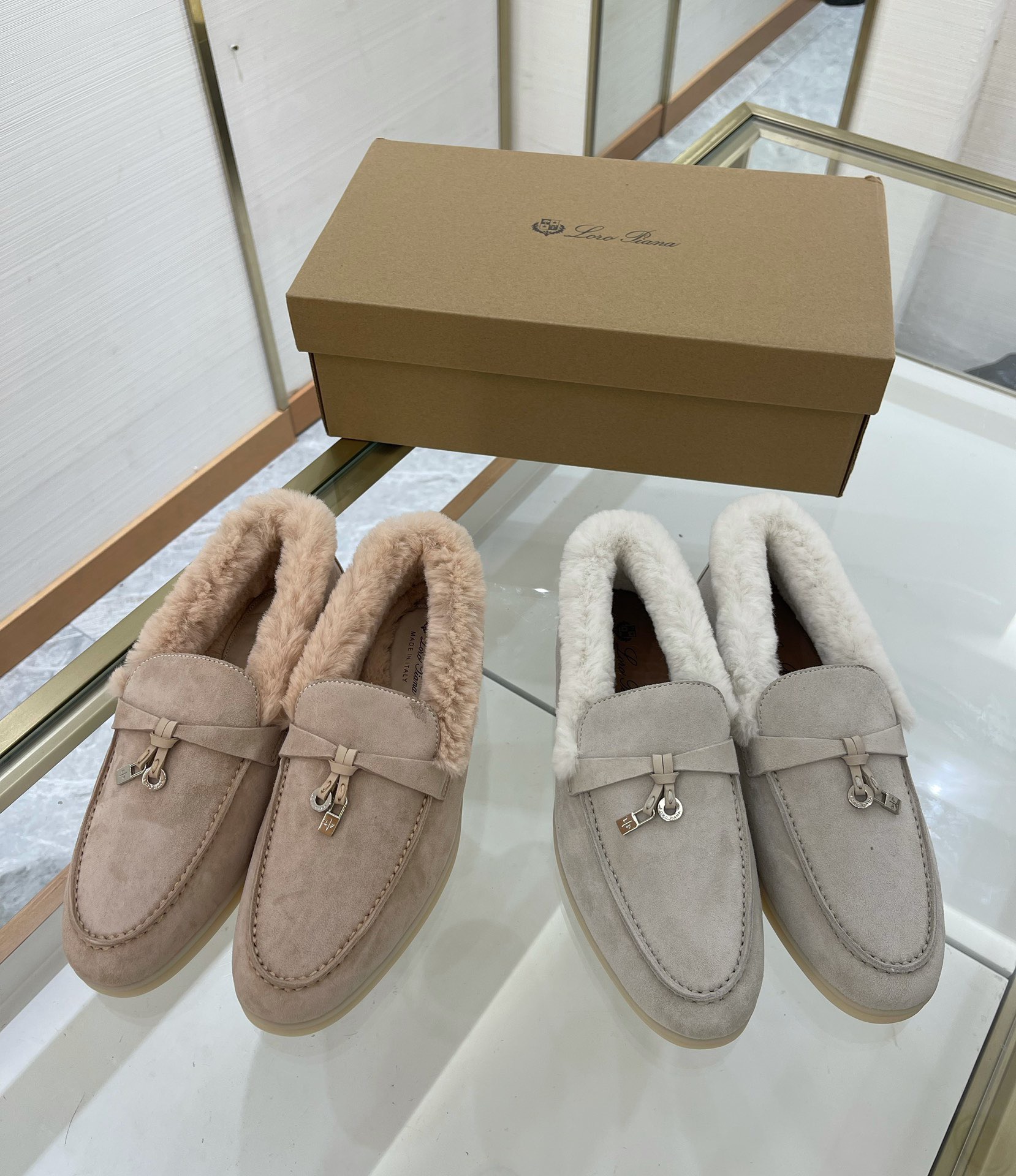 Women L*oro P*iana Top Loafer ()