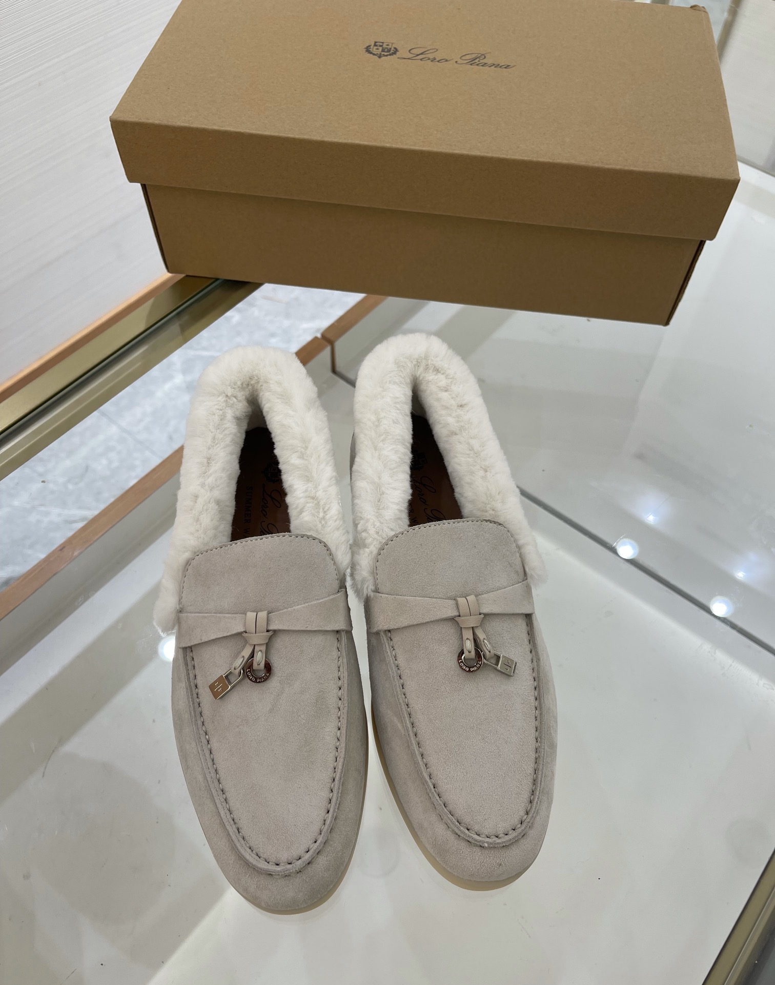 Women L*oro P*iana Top Loafer ()