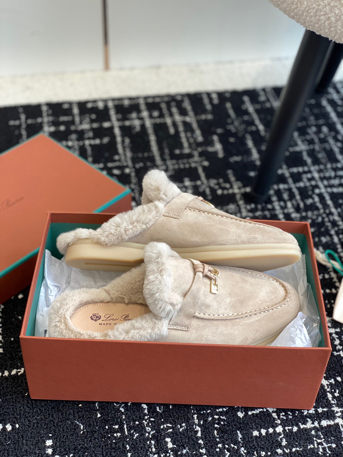 Women L*oro P*iana Top Loafer ()