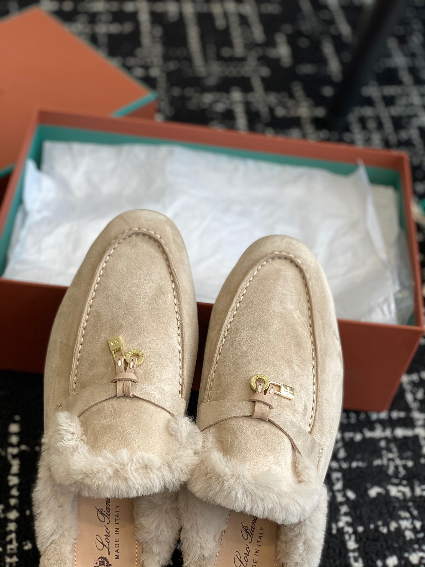 Women L*oro P*iana Top Loafer ()