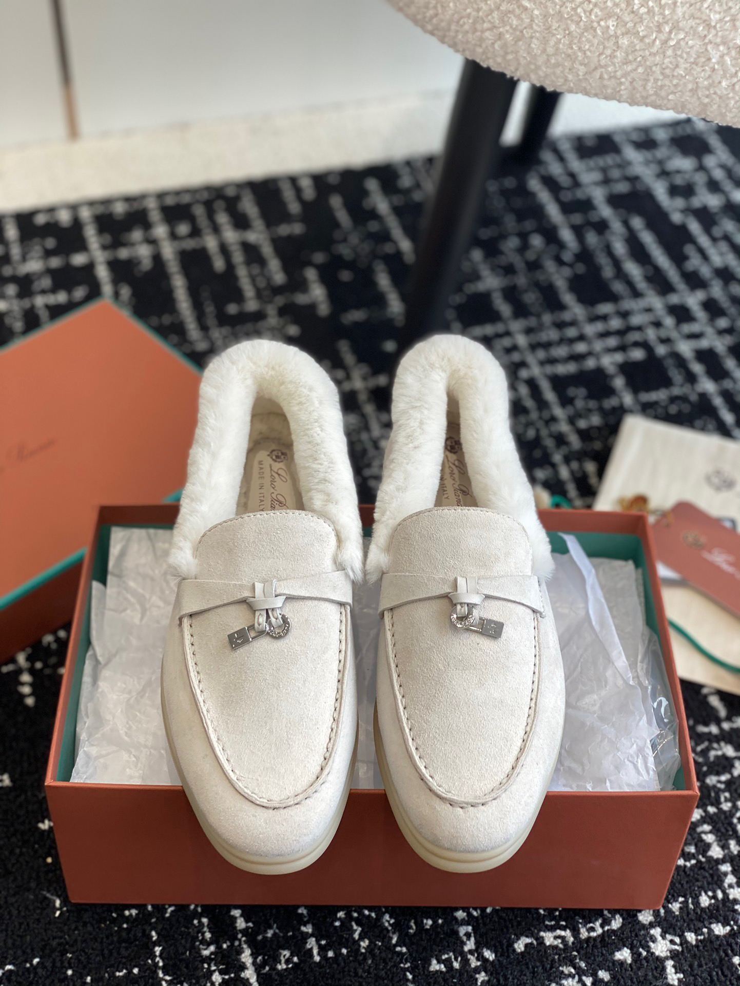 Women L*oro P*iana Top Loafer ()