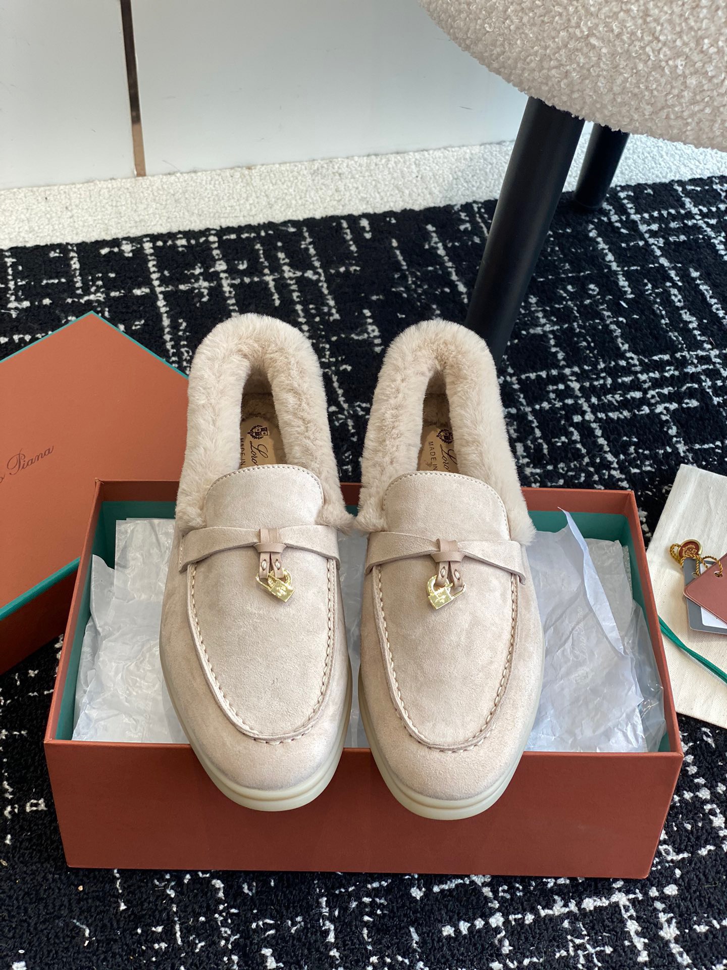 Women L*oro P*iana Top Loafer ()