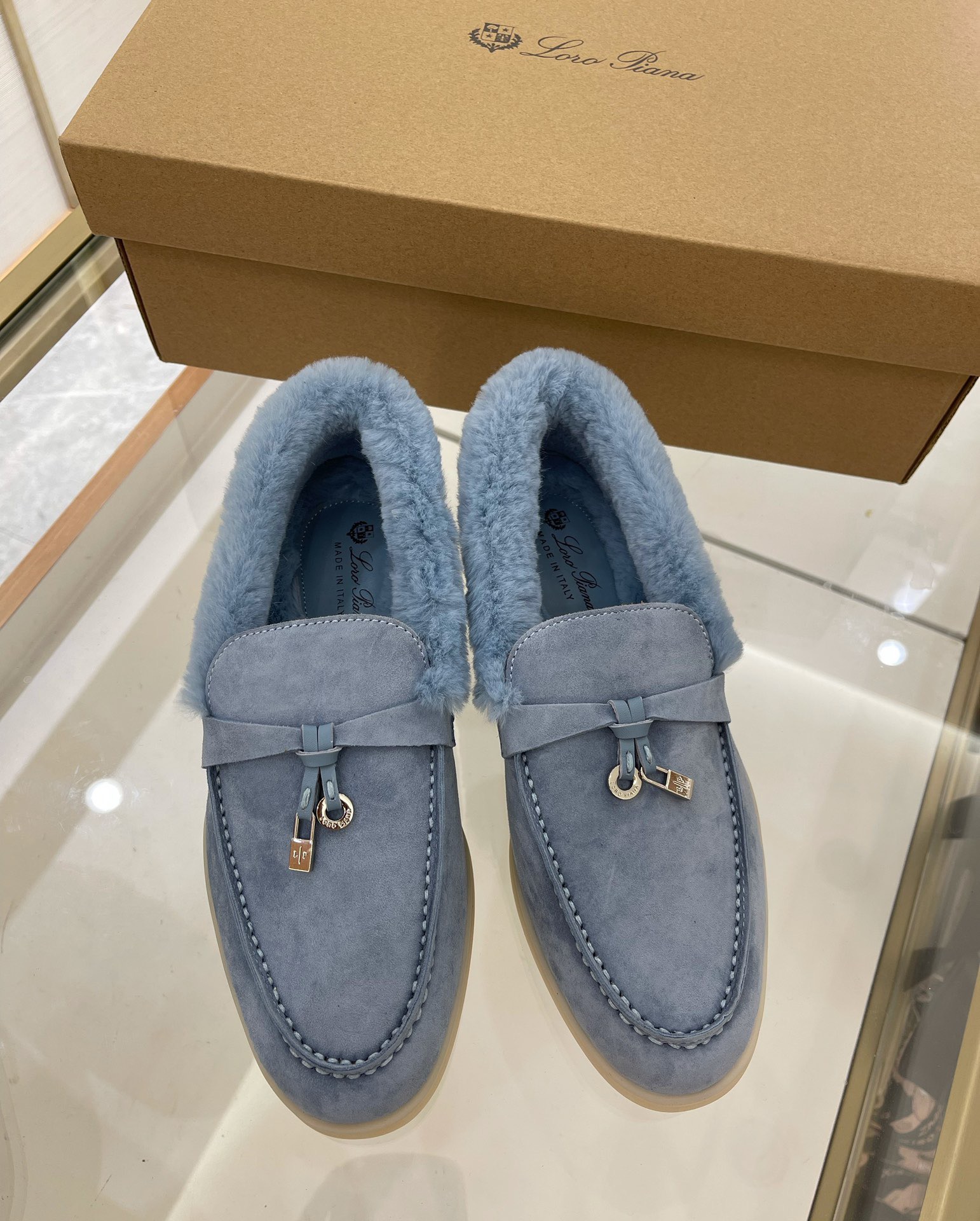 Women L*oro P*iana Top Loafer ()