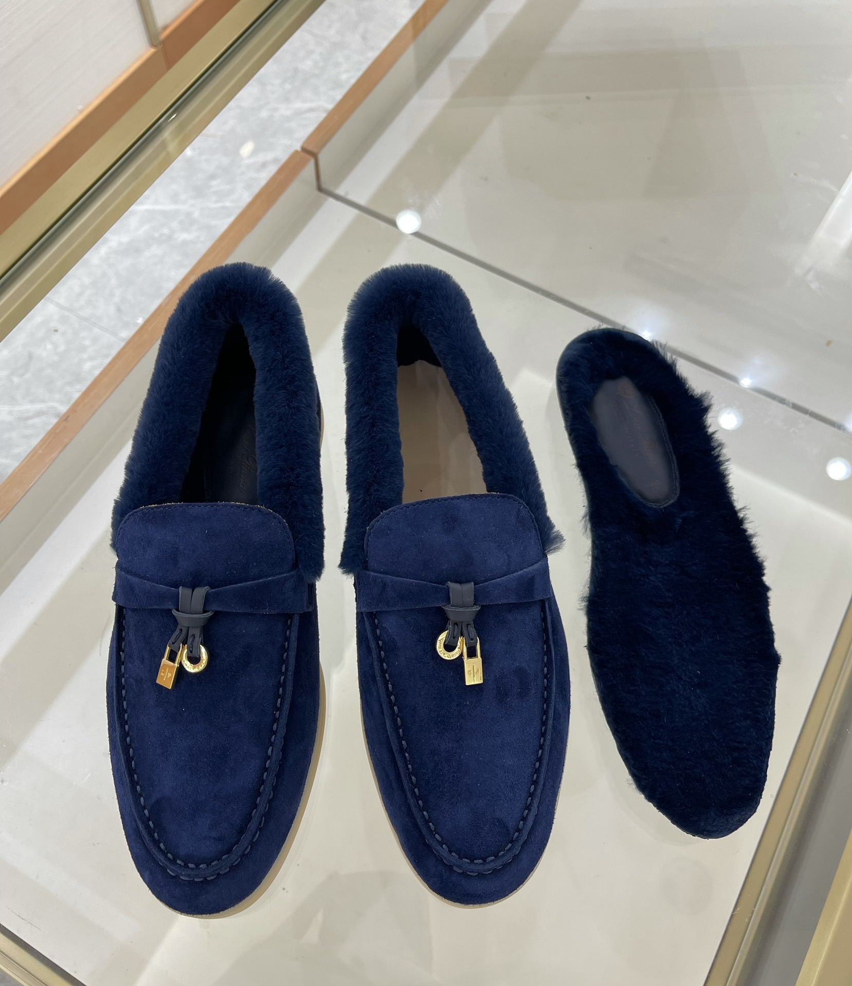 Women L*oro P*iana Top Loafer ()