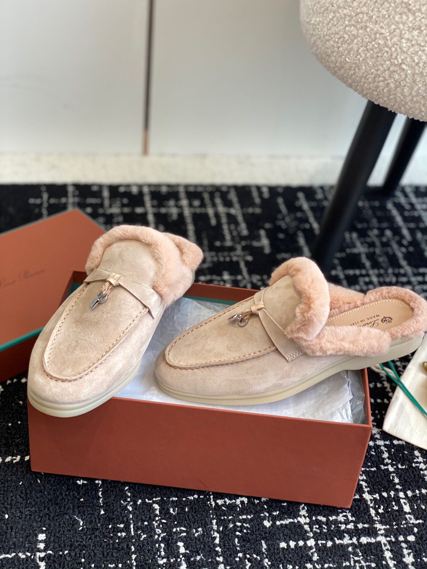 Women L*oro P*iana Top Loafer ()