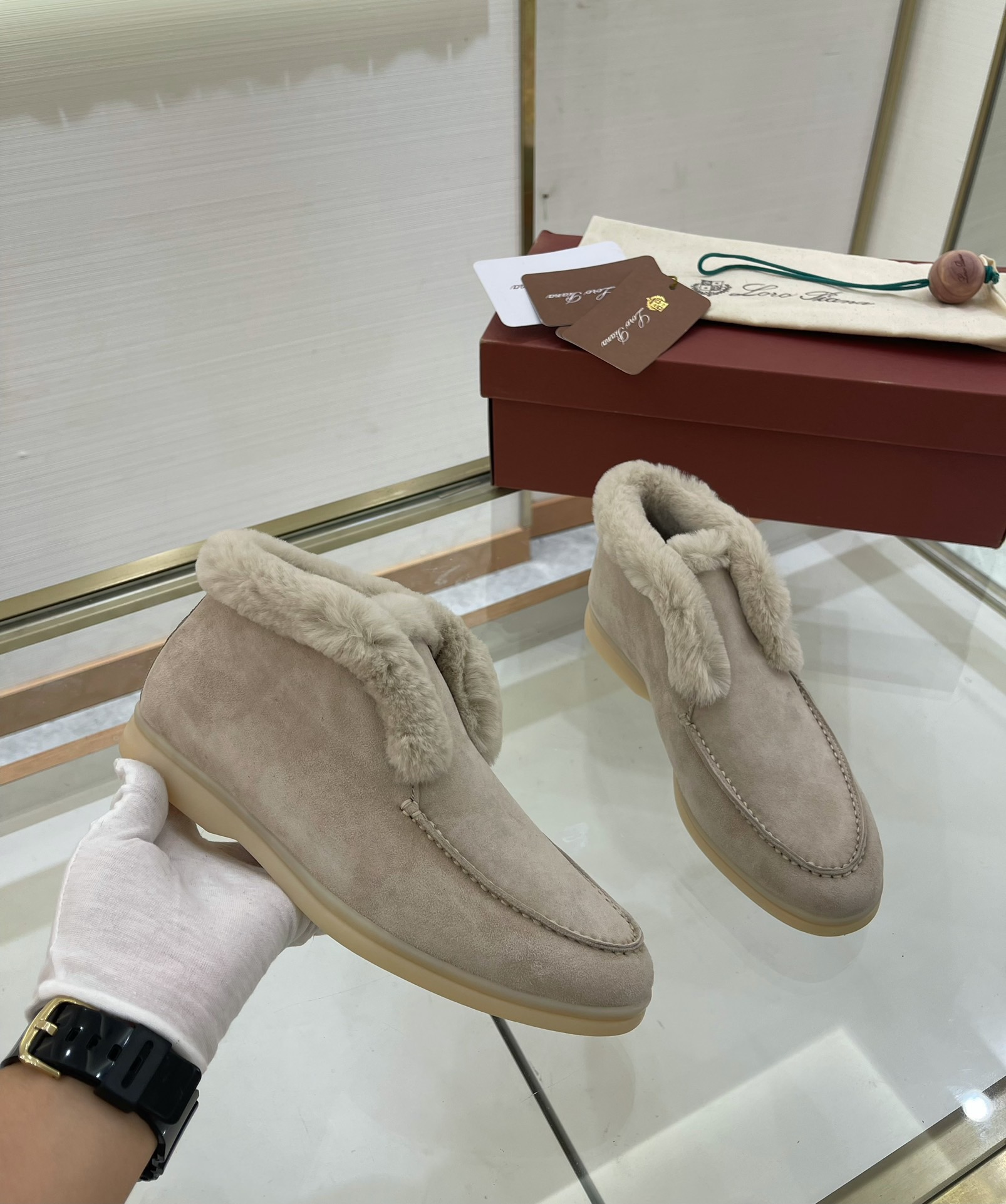 Women L*oro P*iana Top Loafer ()