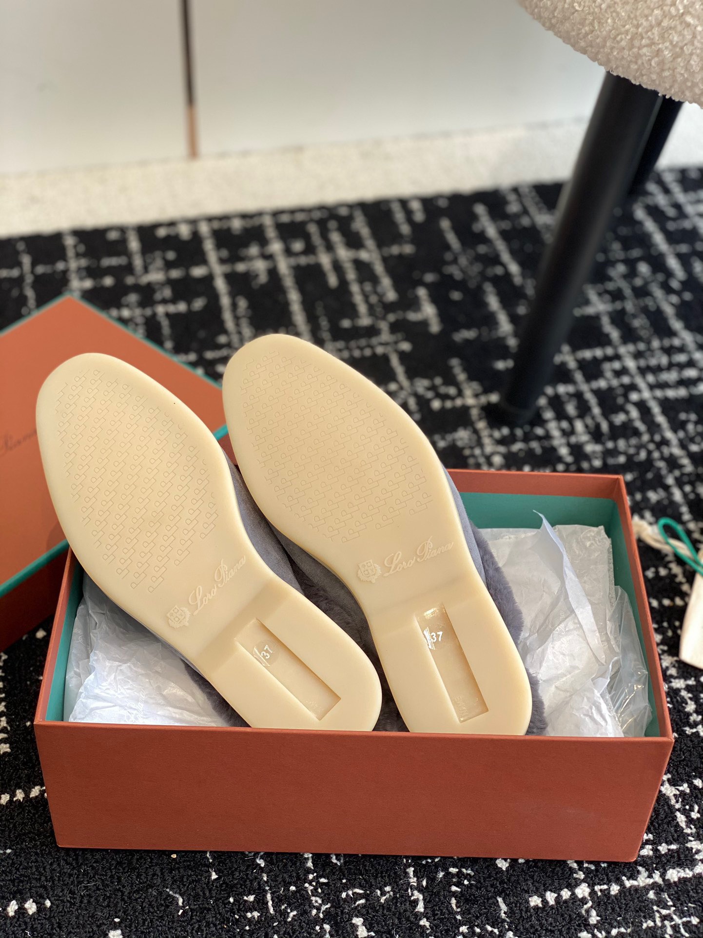 Women L*oro P*iana Top Loafer ()