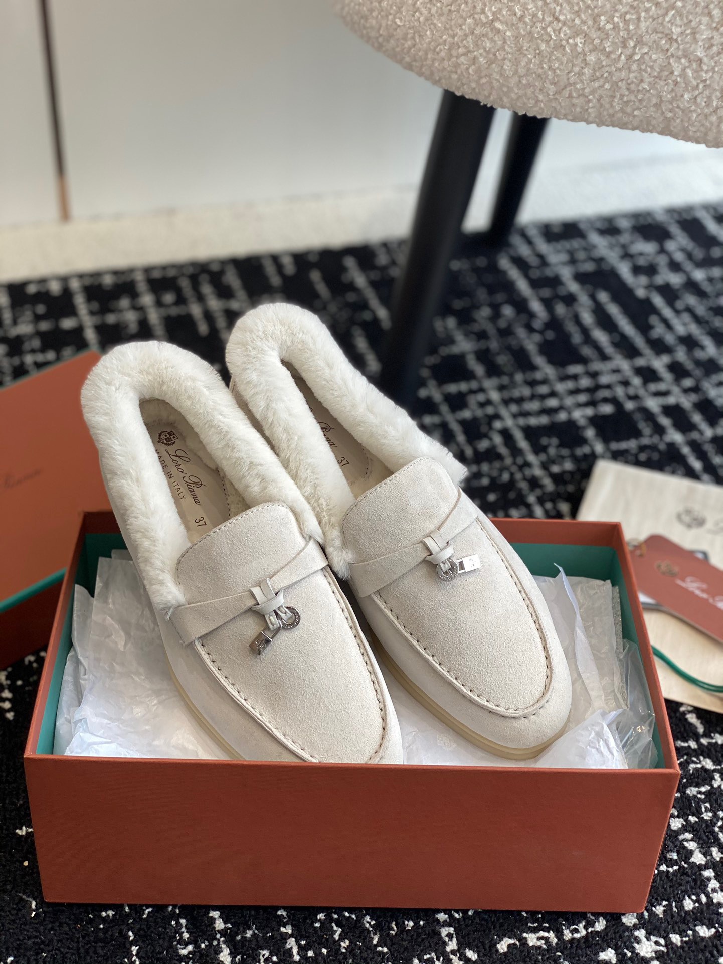 Women L*oro P*iana Top Loafer ()