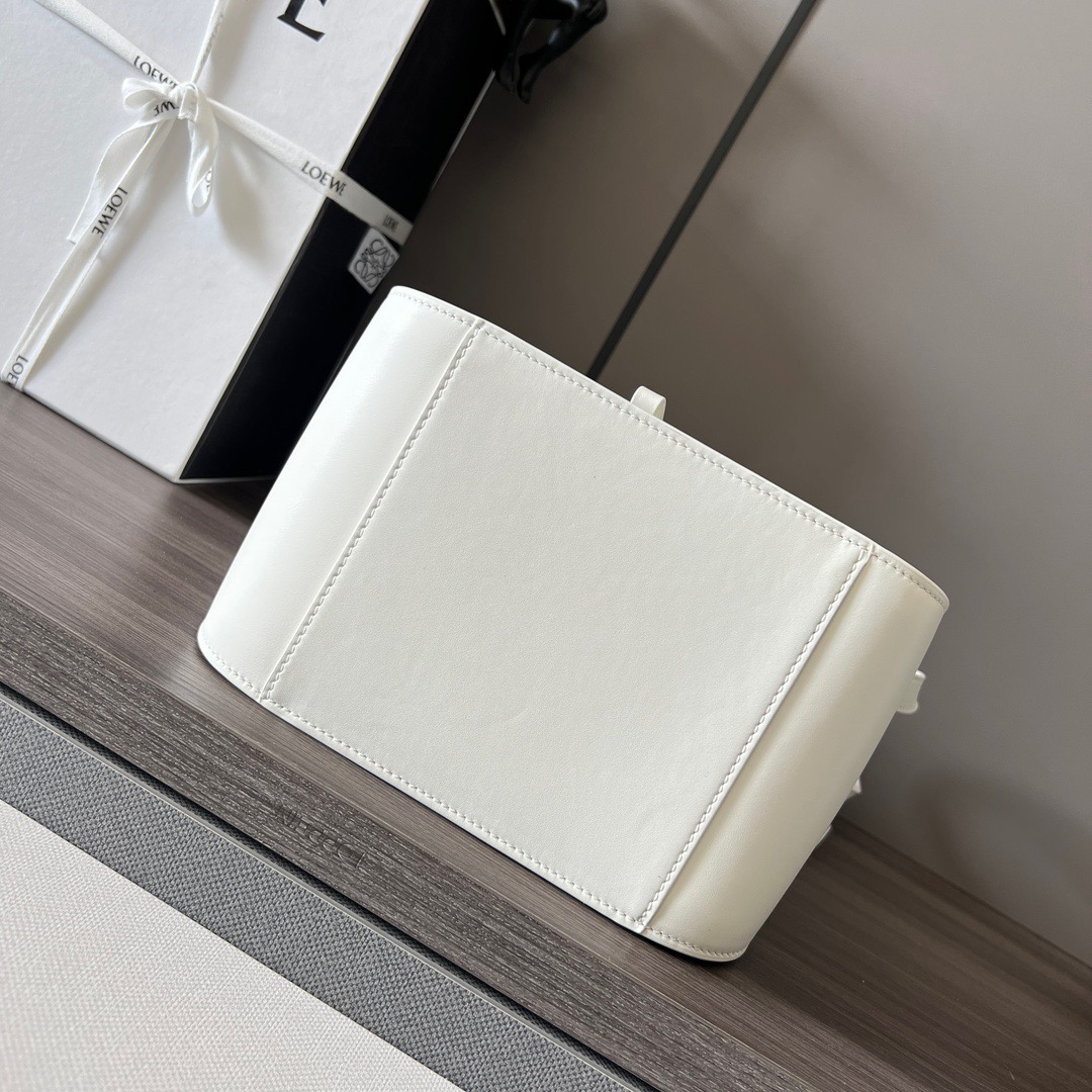 L*oewe Bag 652235 Top Quality