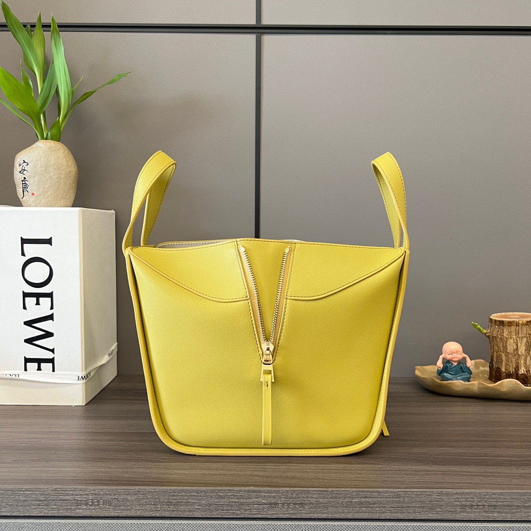 L*oewe Bag 652235 Top Quality