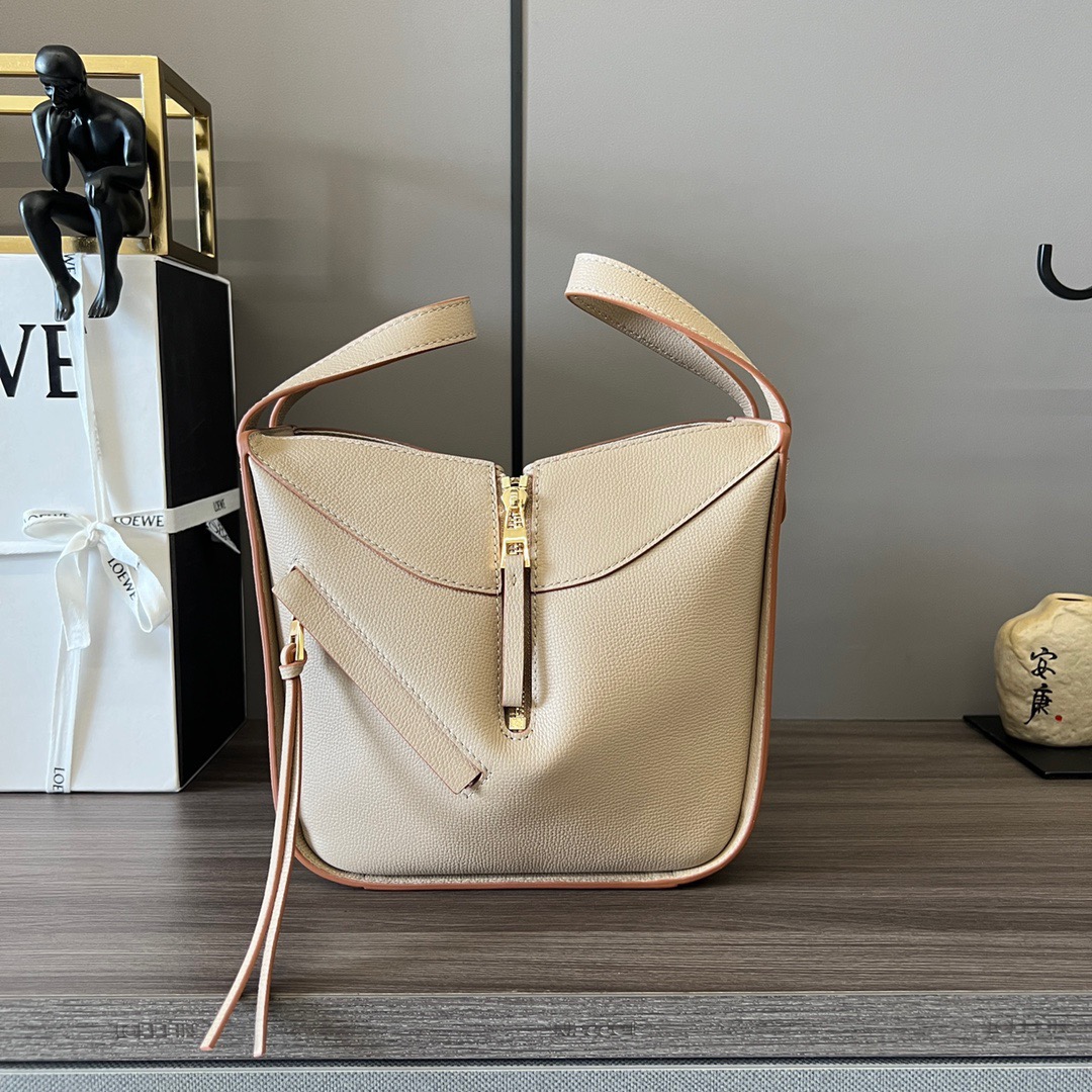 L*oewe Bag 652235 Top Quality