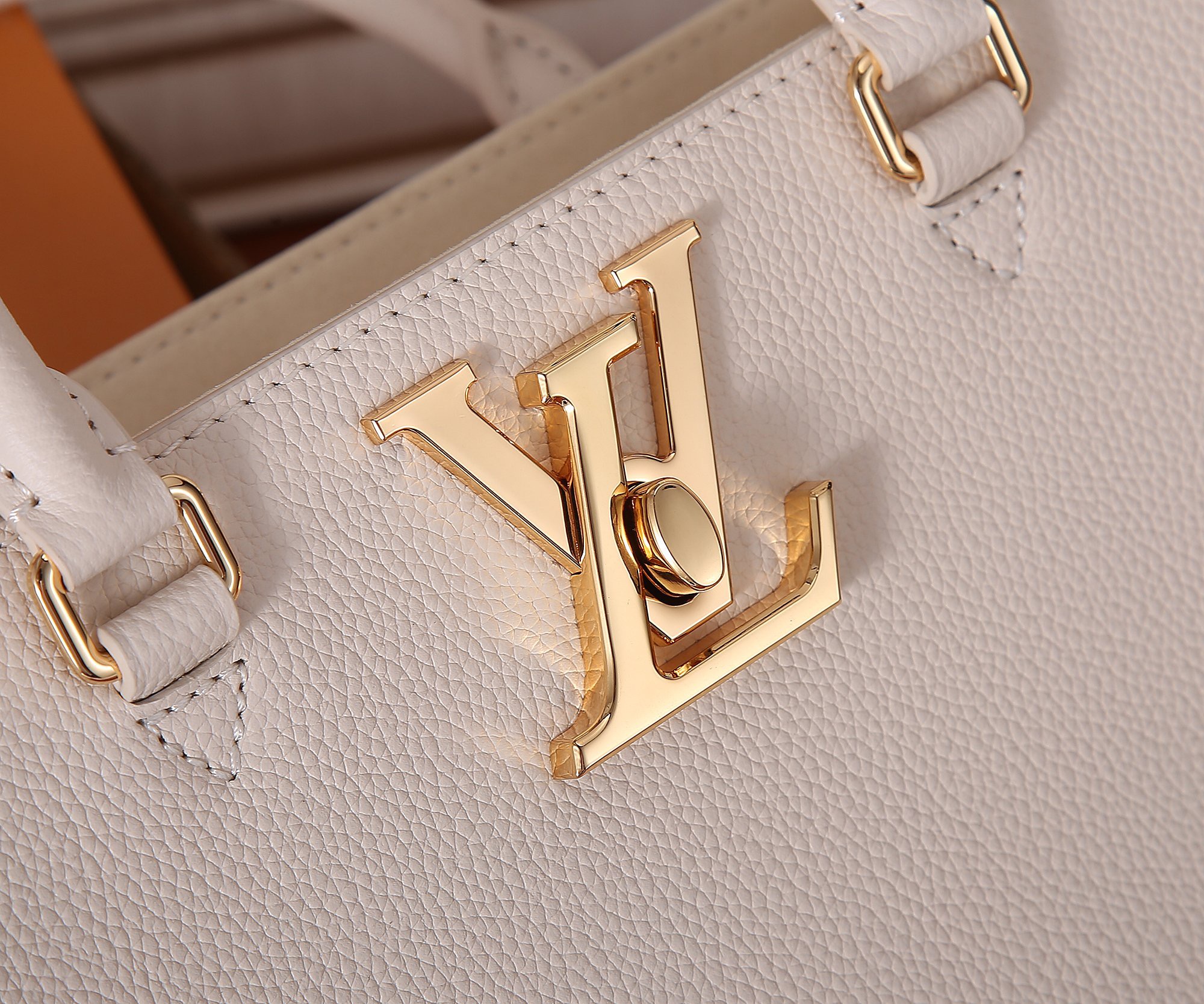 women L*ouis V*uitton Top Bag M23637