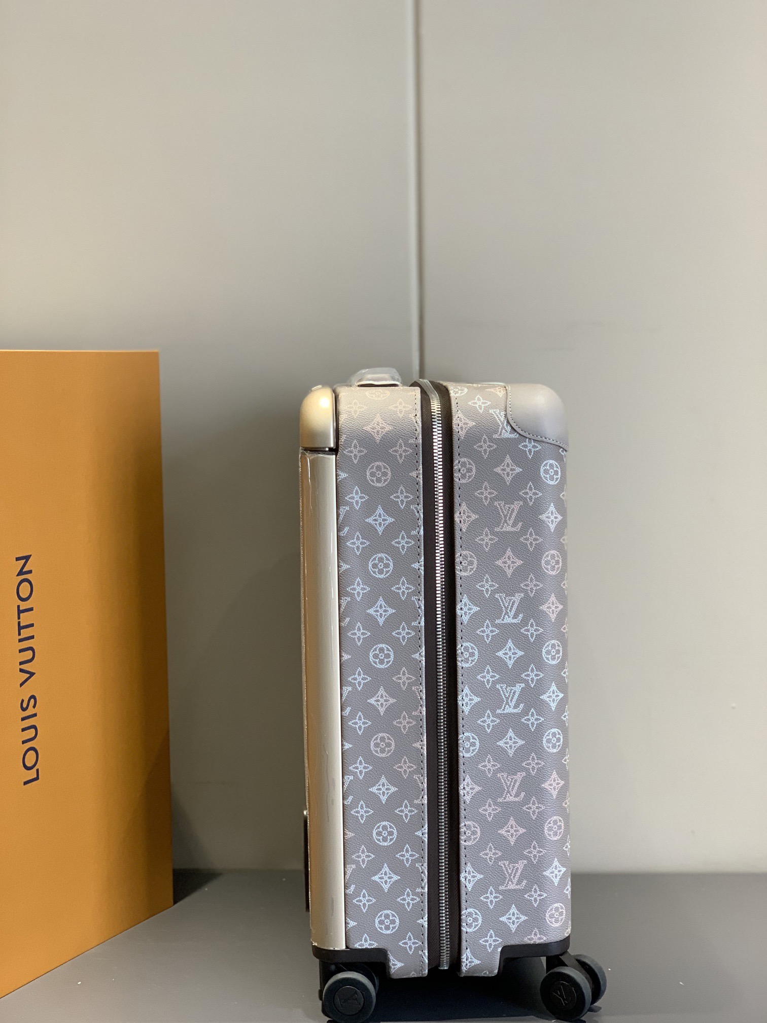 L*ouis V*uitton Luggage