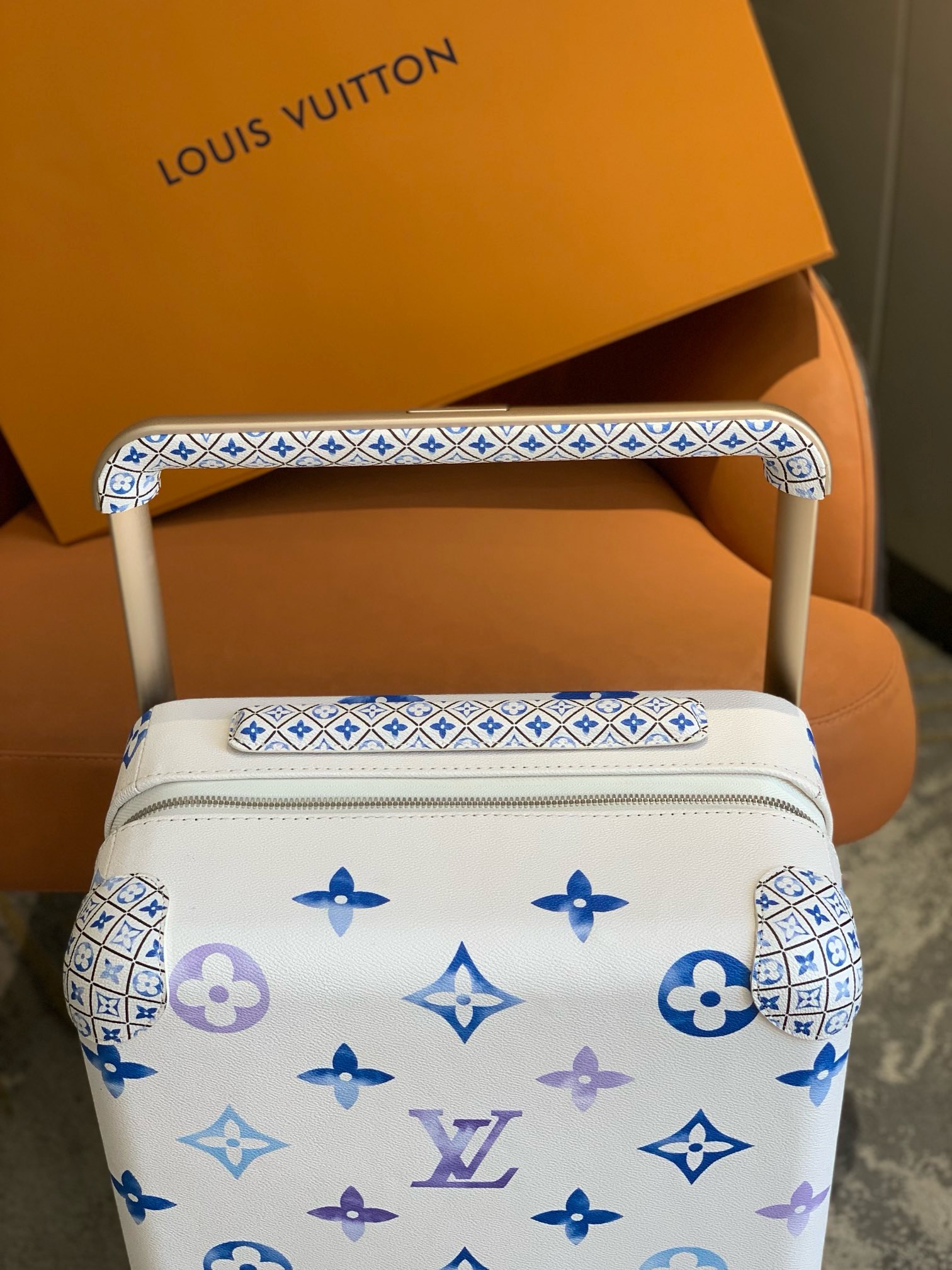 L*ouis V*uitton Luggage