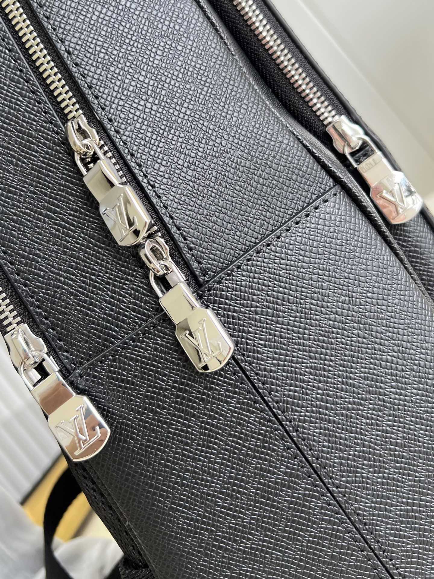 L*ouis V*uitton Top Bag