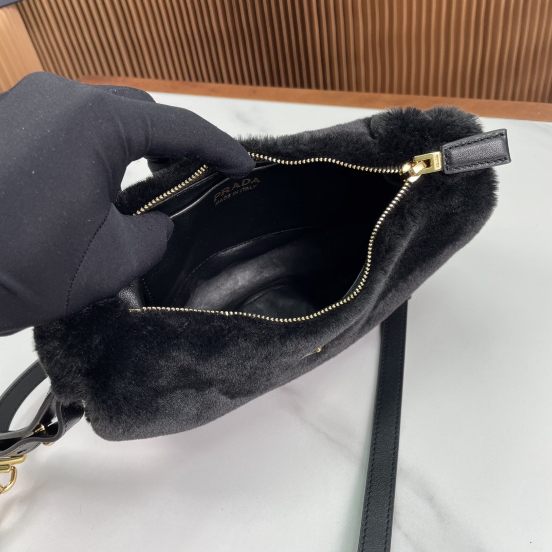 P*rada Bag Top Quality