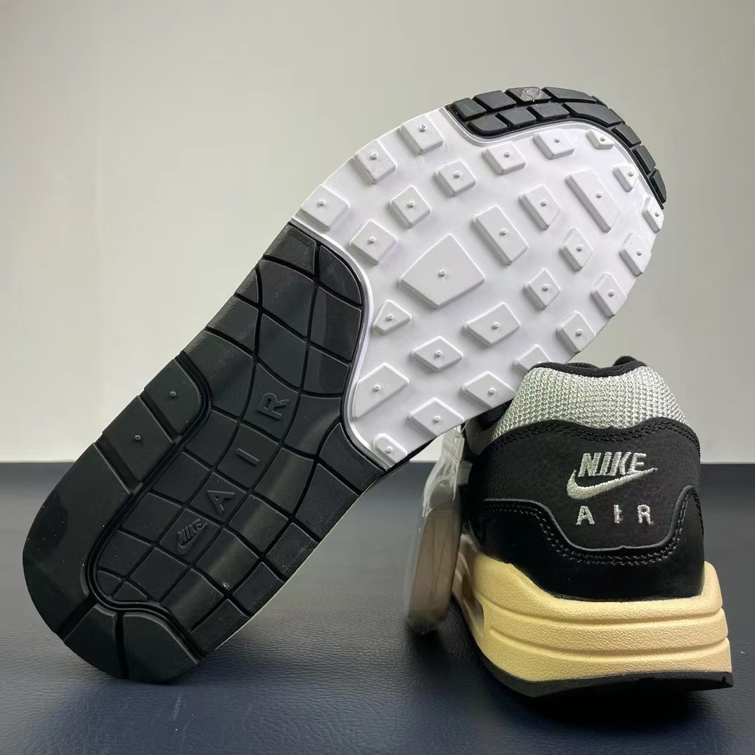 Nike Air Max+P*atta )