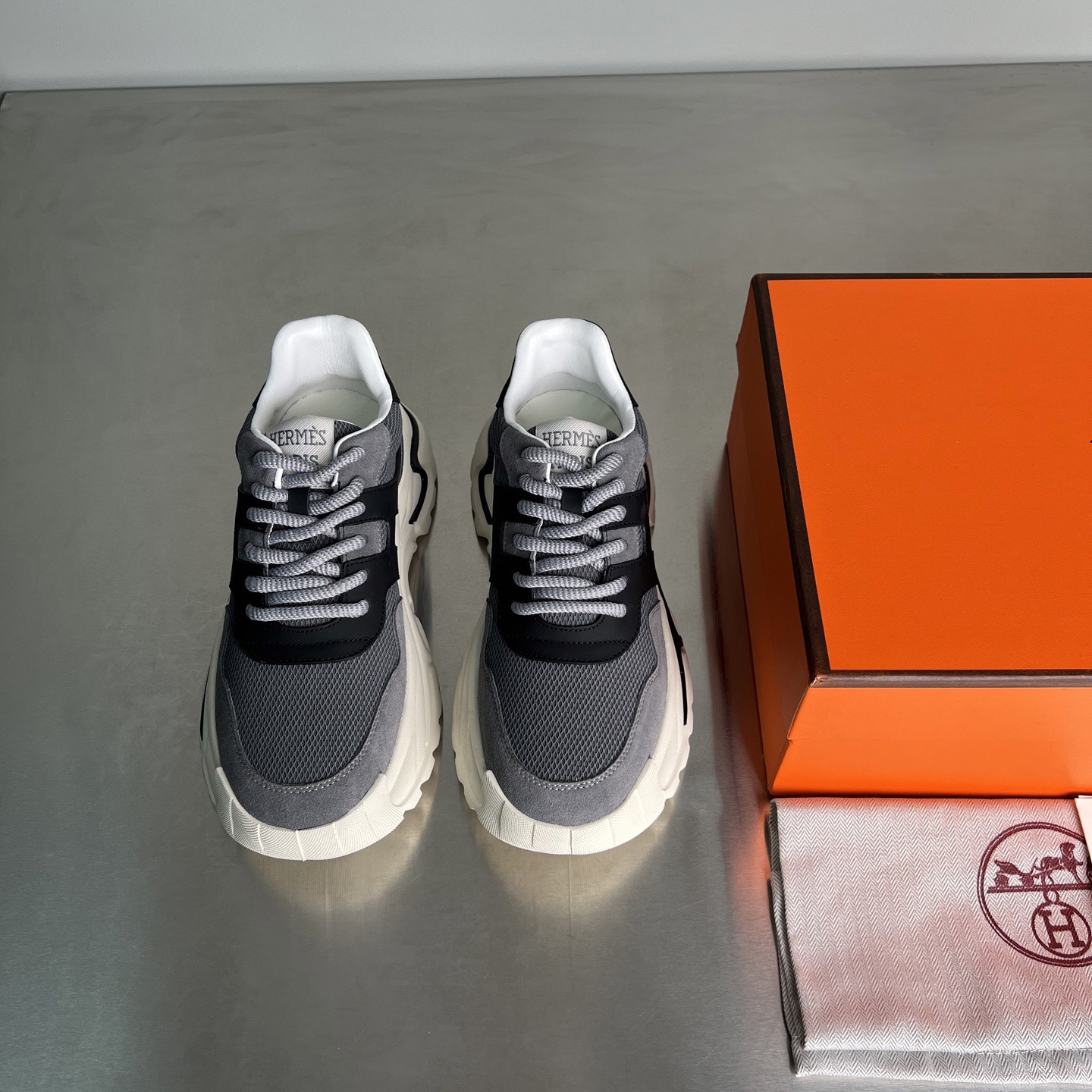 Men H*ermes Top Sneaker