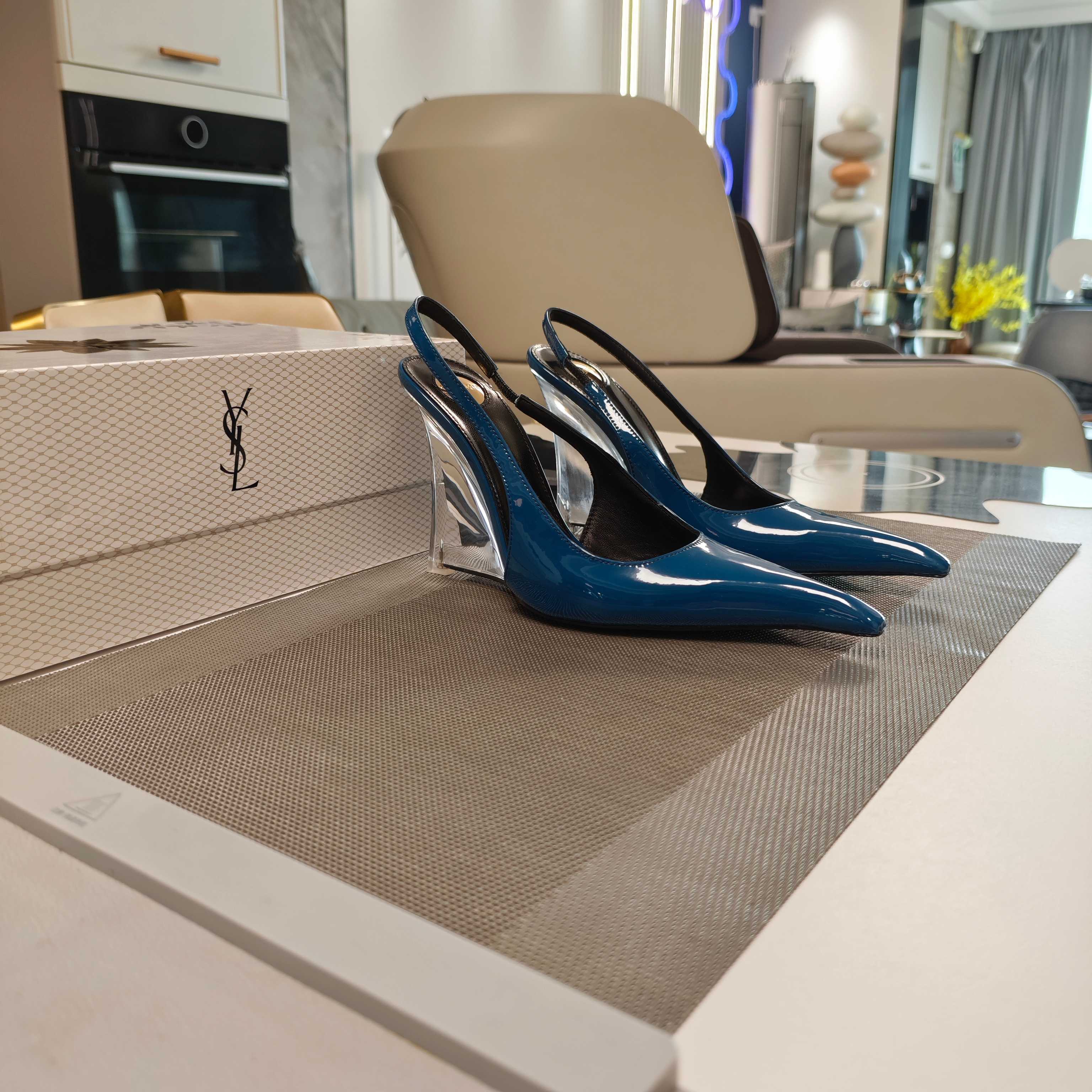 Women Y*SL Top Pumps