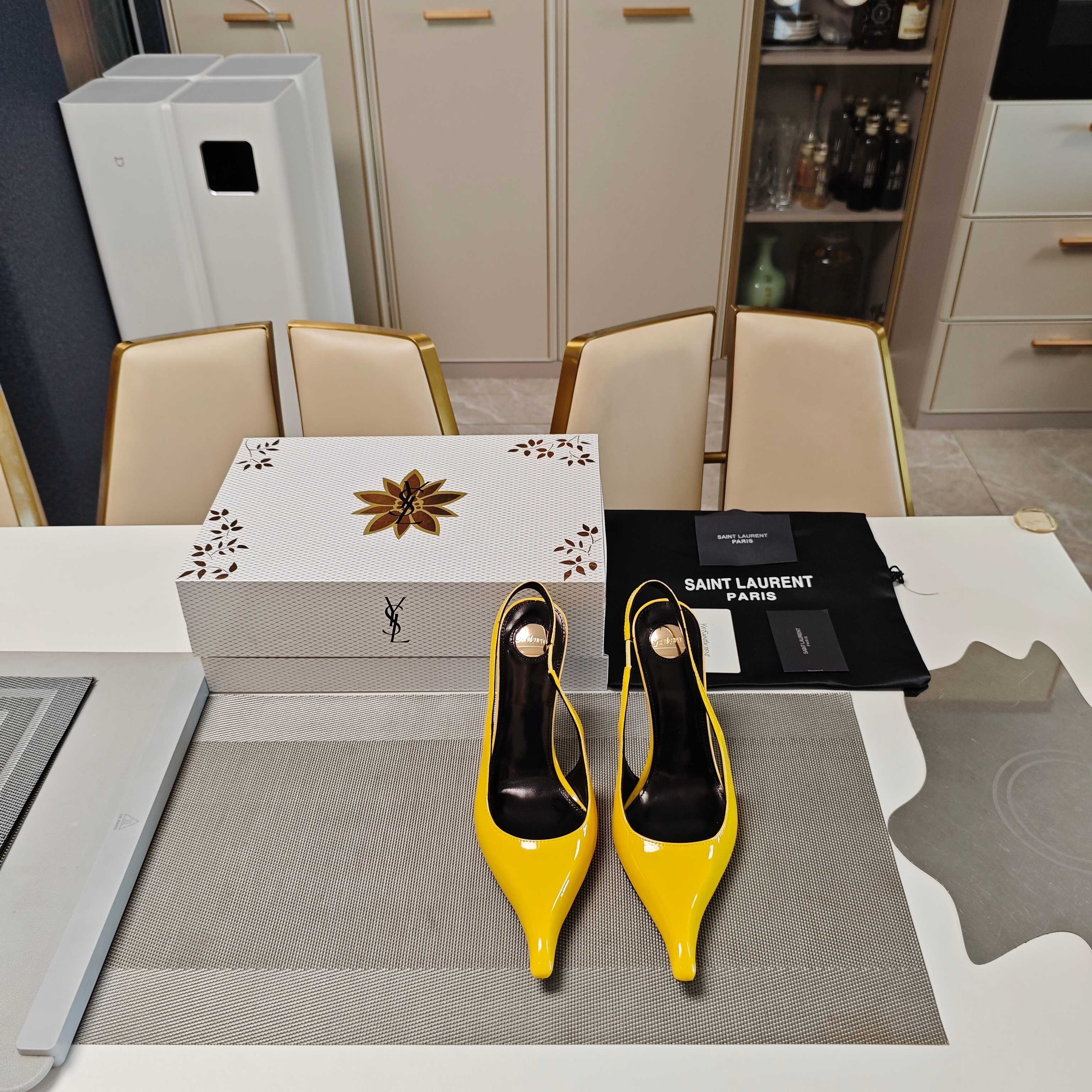 Women Y*SL Top Pumps