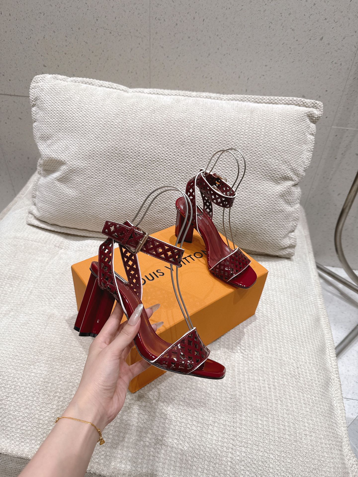 Women L*ouis V*uitton Top Sandals