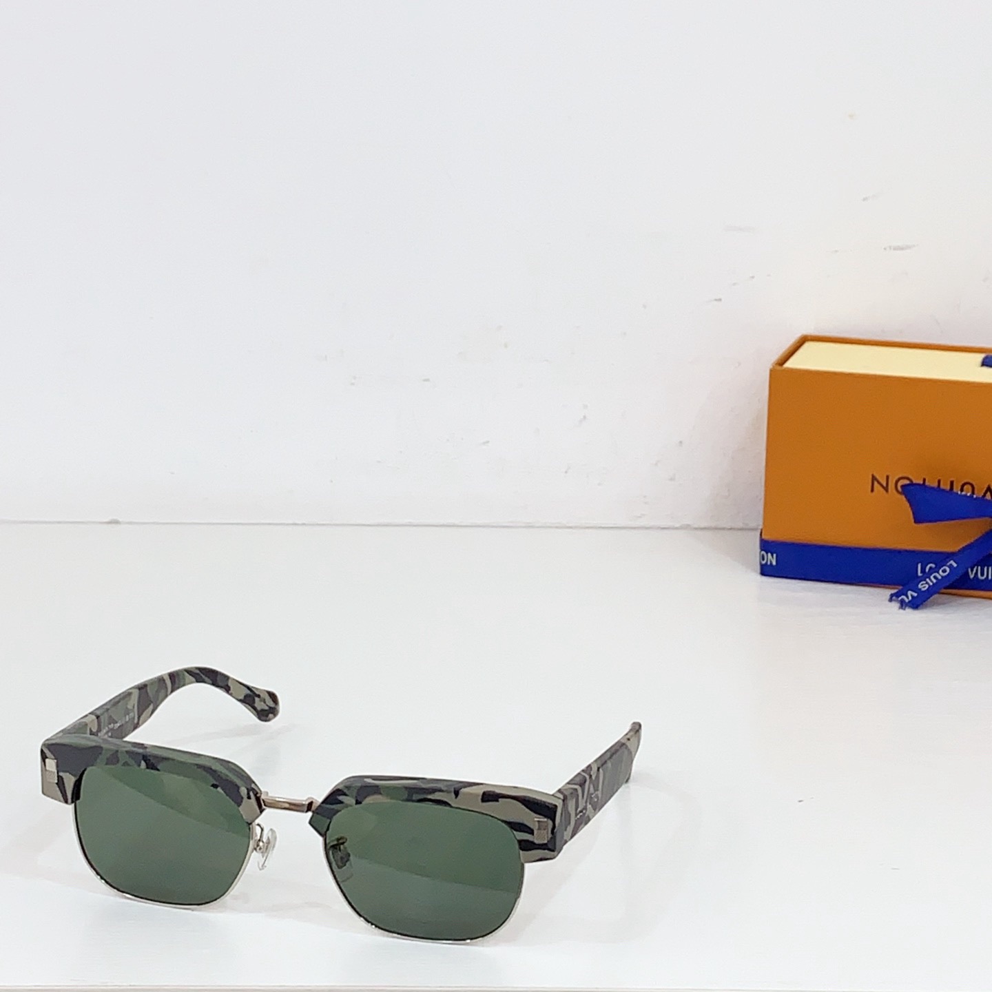 L*ouis V*uitton Glasses