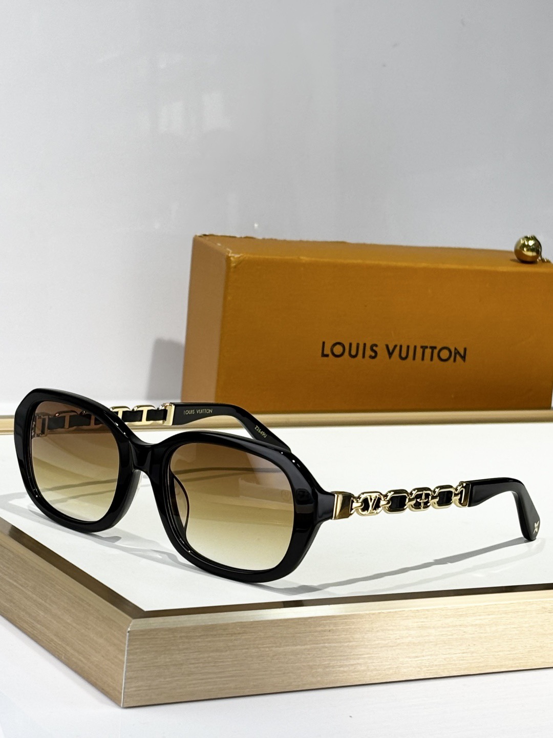 L*ouis V*uitton Glasses